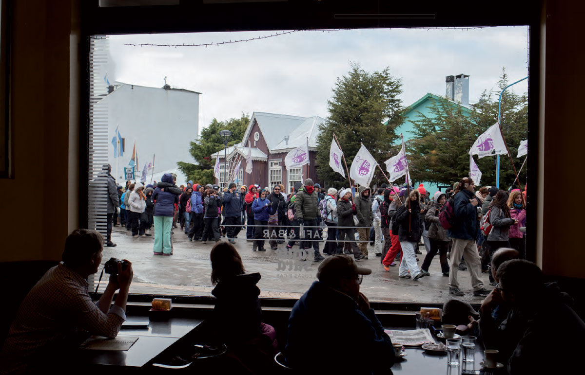 Protesta de empleados públicos. 21 abril 2016, Ushuaia, Tierra del Fuego.