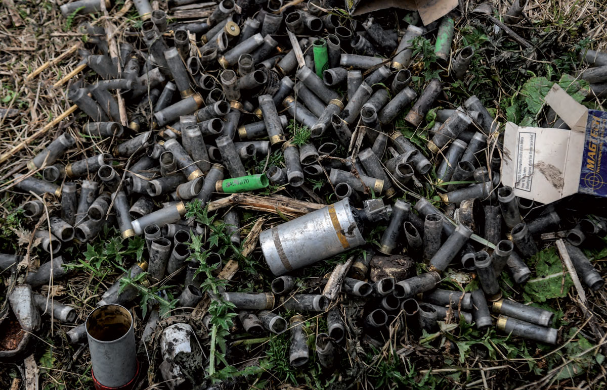 Cartuchos de balas de goma utilizados en el desalojo de una toma de tierra realizada por más de 300 familias. Agosto 2016, Moreno, Buenos Aires.