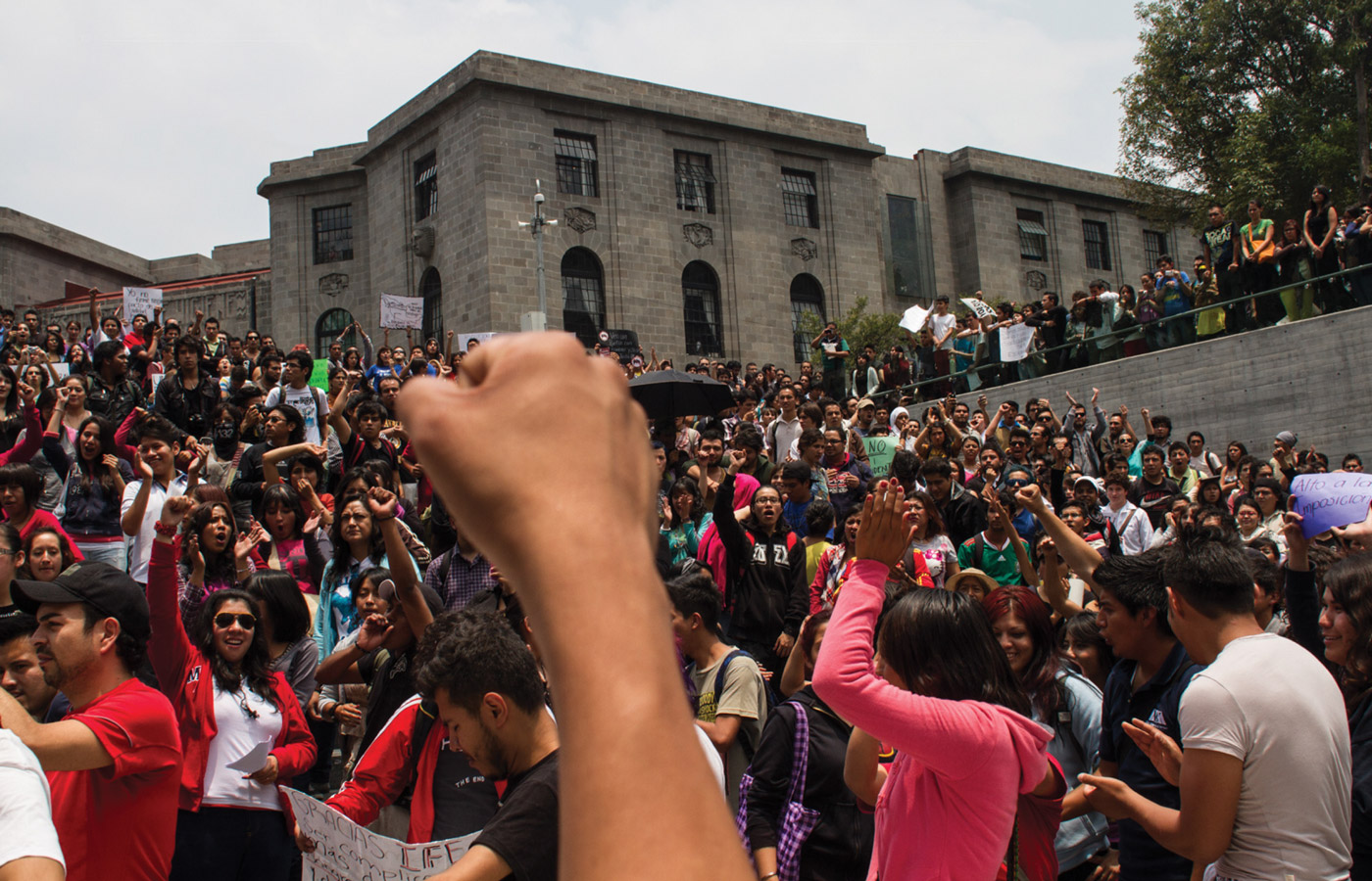 Marcha de del movimiento #YoSoy132 y diversas organizaciones sociales contra la candidatura presidencial de Enrique Peña Nieto. Ciudad de México, México. 2012.