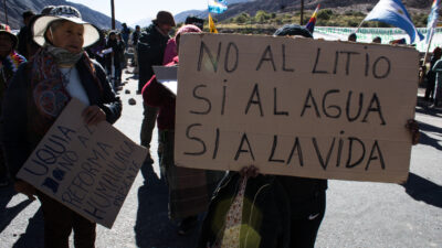 Las comunidades indígenas de la cuenca de Salinas Grandes y Laguna de Guayatayoc, en Salta y Jujuy, llevan adelante desde 2019 un reclamo en defensa de su territorio ante el avance de la actividad minera.