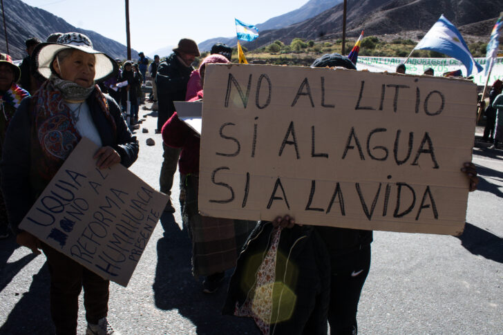 Las comunidades indígenas de la cuenca de Salinas Grandes y Laguna de Guayatayoc, en Salta y Jujuy, llevan adelante desde 2019 un reclamo en defensa de su territorio ante el avance de la actividad minera.